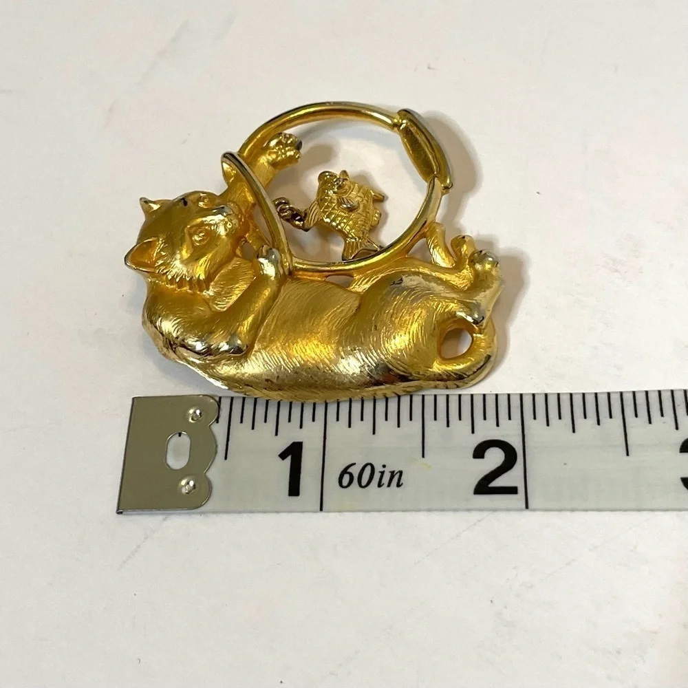 VTG JJ Jonette gold-tone cat with fish in bowl pin brooch
